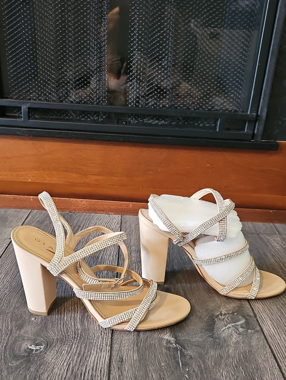 Elegant Women's Strappy High Heel Sandals - Silver/with Nude Foot Bed & Heels